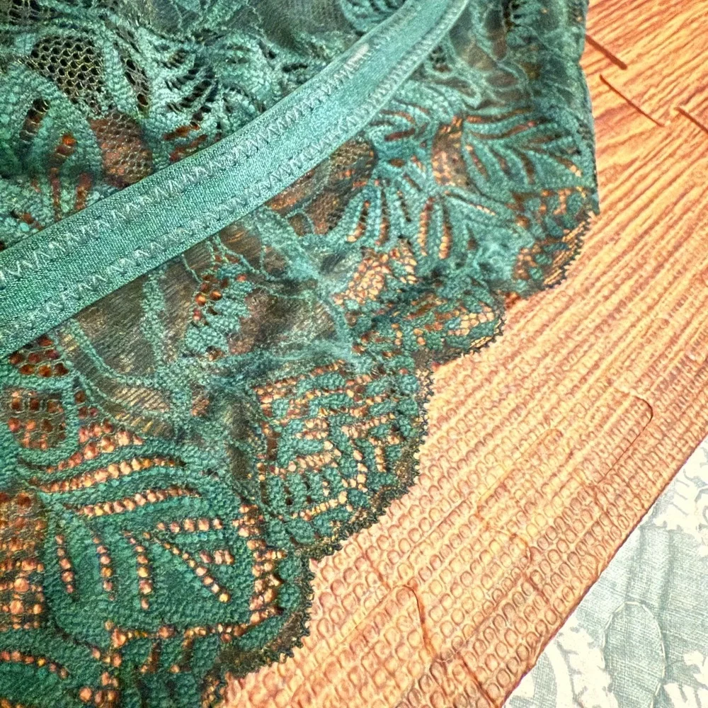 Auden Emerald Lace Bralette - M - Picture 6 of 8